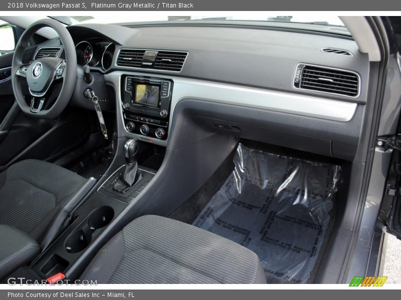 Platinum Gray Metallic / Titan Black 2018 Volkswagen Passat S