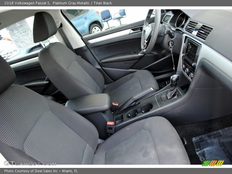 Platinum Gray Metallic / Titan Black 2018 Volkswagen Passat S