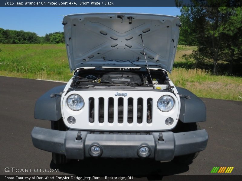 Bright White / Black 2015 Jeep Wrangler Unlimited Sport 4x4