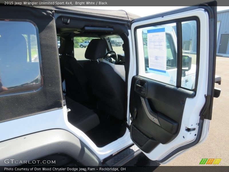 Bright White / Black 2015 Jeep Wrangler Unlimited Sport 4x4