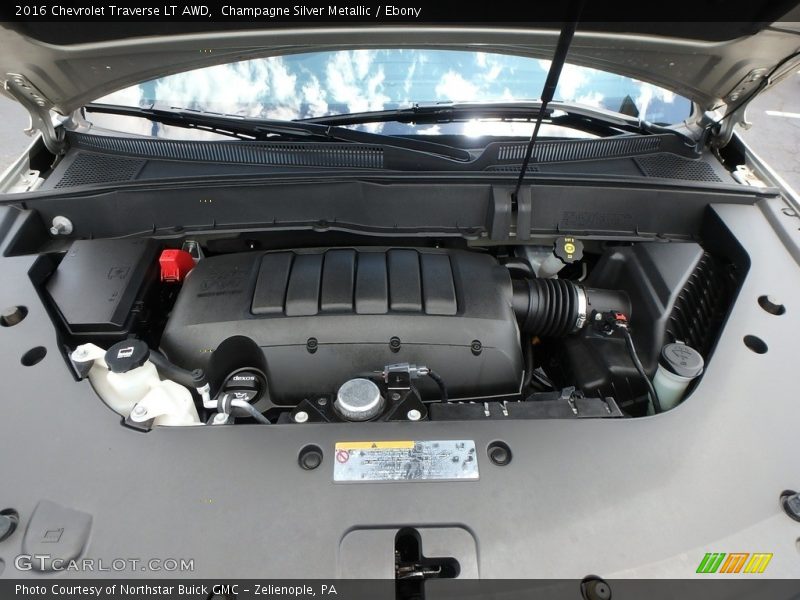 Champagne Silver Metallic / Ebony 2016 Chevrolet Traverse LT AWD