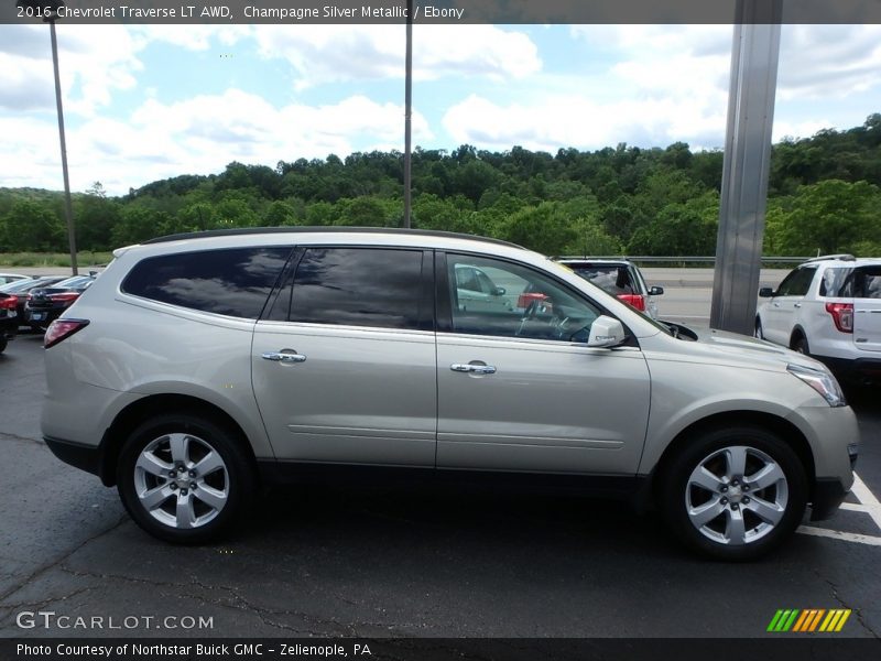 Champagne Silver Metallic / Ebony 2016 Chevrolet Traverse LT AWD