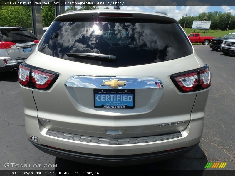 Champagne Silver Metallic / Ebony 2016 Chevrolet Traverse LT AWD