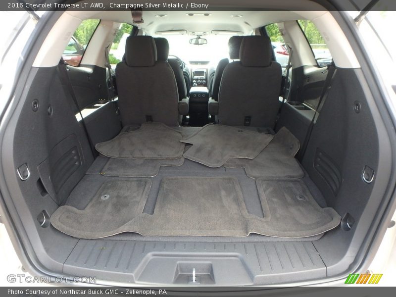 Champagne Silver Metallic / Ebony 2016 Chevrolet Traverse LT AWD