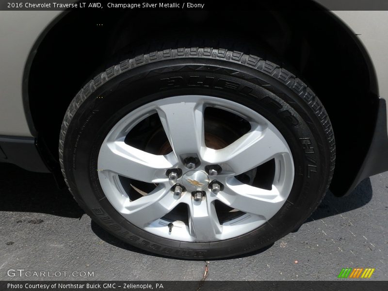 Champagne Silver Metallic / Ebony 2016 Chevrolet Traverse LT AWD