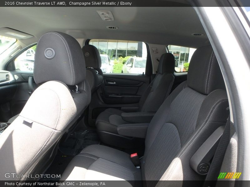 Champagne Silver Metallic / Ebony 2016 Chevrolet Traverse LT AWD