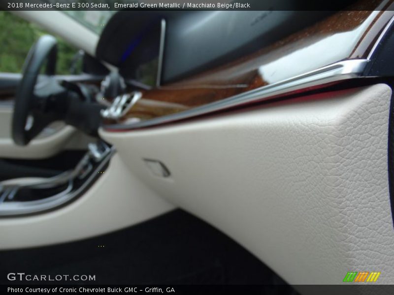Emerald Green Metallic / Macchiato Beige/Black 2018 Mercedes-Benz E 300 Sedan