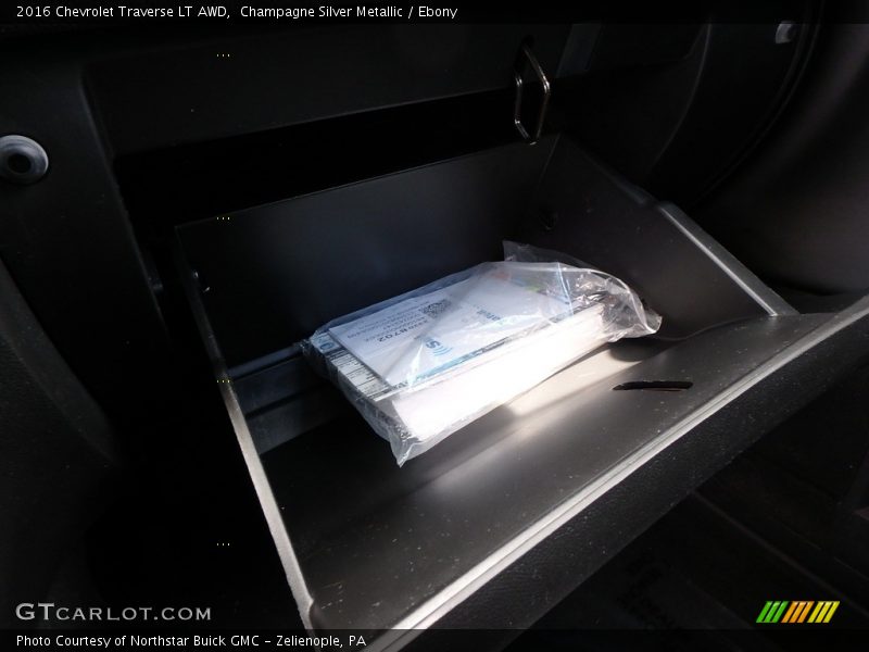 Champagne Silver Metallic / Ebony 2016 Chevrolet Traverse LT AWD