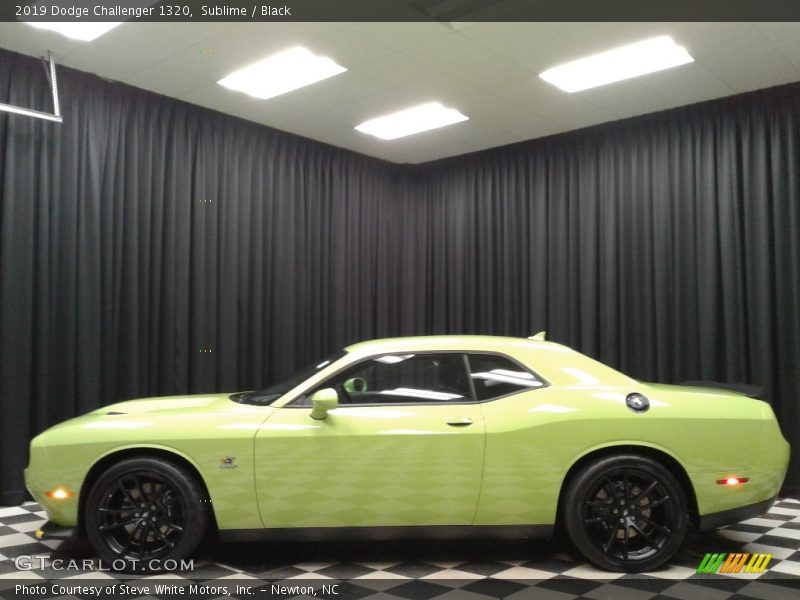 Sublime / Black 2019 Dodge Challenger 1320