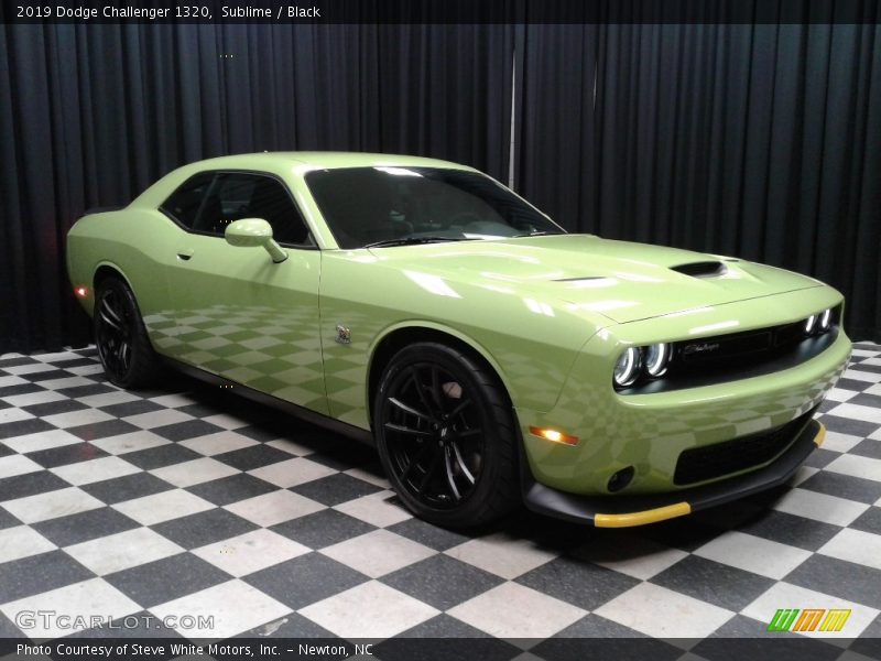 Sublime / Black 2019 Dodge Challenger 1320