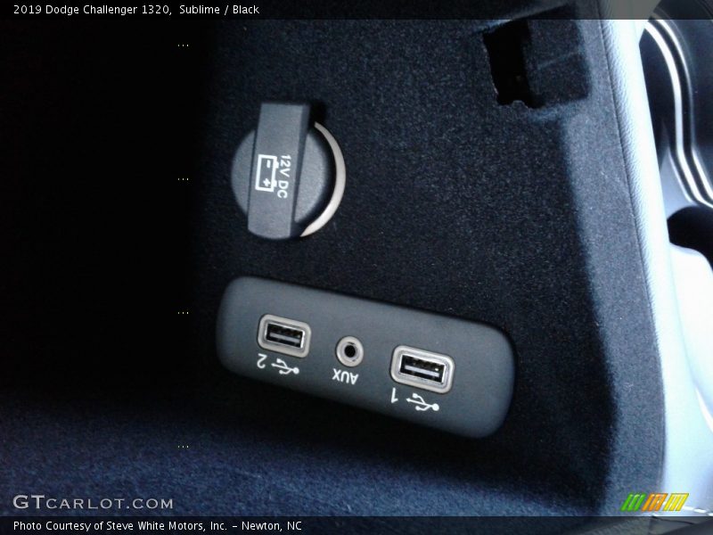 Sublime / Black 2019 Dodge Challenger 1320