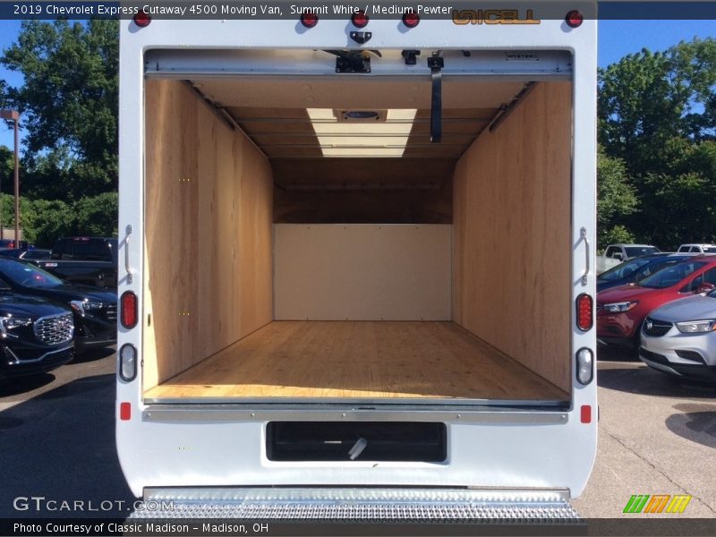 Summit White / Medium Pewter 2019 Chevrolet Express Cutaway 4500 Moving Van