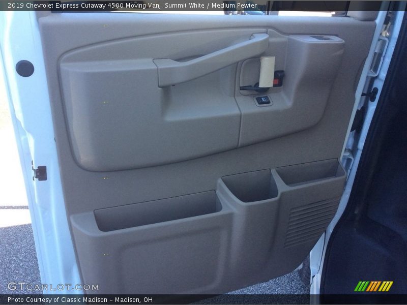 Summit White / Medium Pewter 2019 Chevrolet Express Cutaway 4500 Moving Van