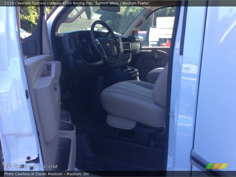 Summit White / Medium Pewter 2019 Chevrolet Express Cutaway 4500 Moving Van