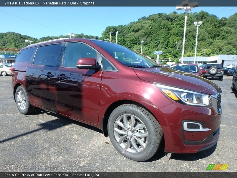 Front 3/4 View of 2019 Sedona EX