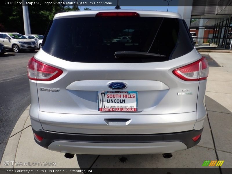 Ingot Silver Metallic / Medium Light Stone 2016 Ford Escape SE