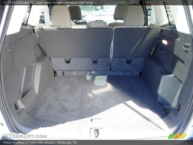 Ingot Silver Metallic / Medium Light Stone 2016 Ford Escape SE
