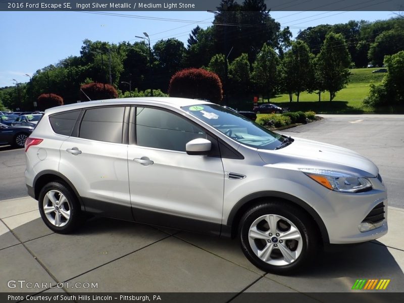 Ingot Silver Metallic / Medium Light Stone 2016 Ford Escape SE