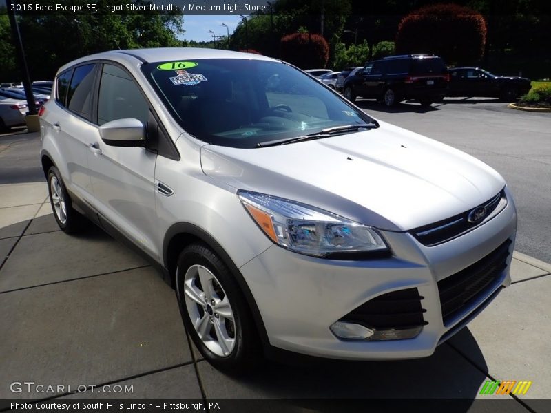 Ingot Silver Metallic / Medium Light Stone 2016 Ford Escape SE