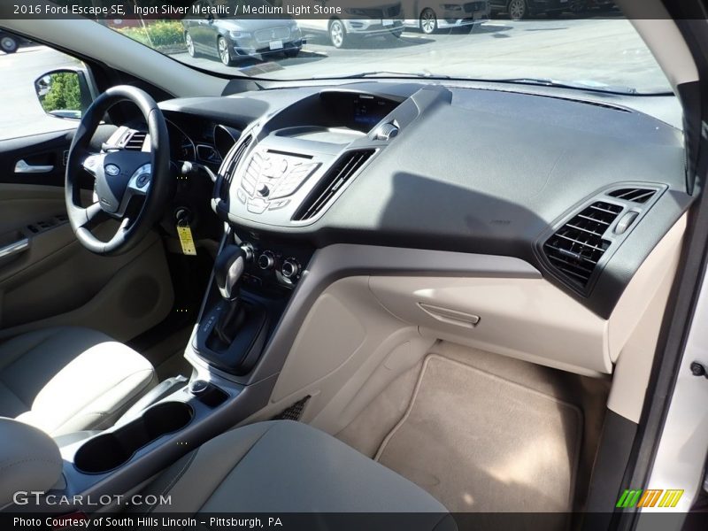 Ingot Silver Metallic / Medium Light Stone 2016 Ford Escape SE