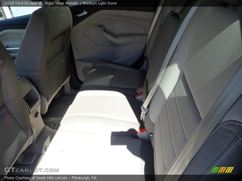 Ingot Silver Metallic / Medium Light Stone 2016 Ford Escape SE