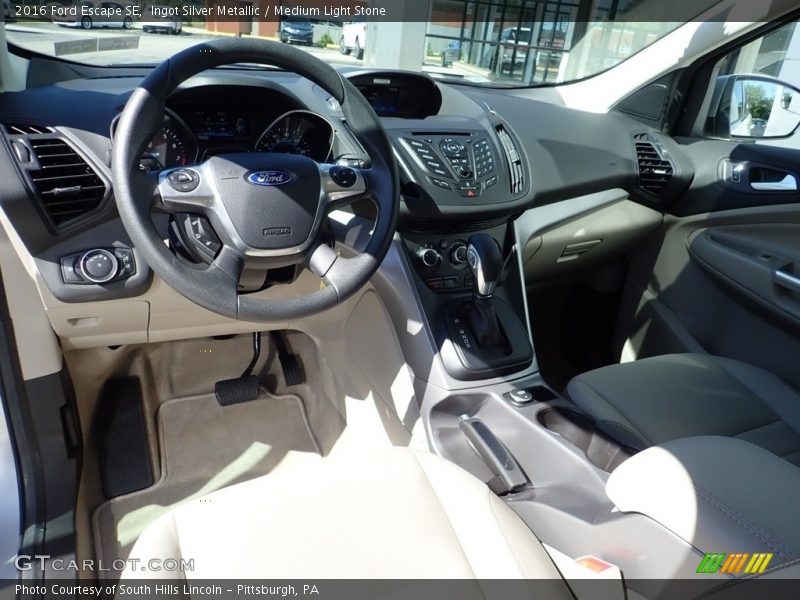 Ingot Silver Metallic / Medium Light Stone 2016 Ford Escape SE