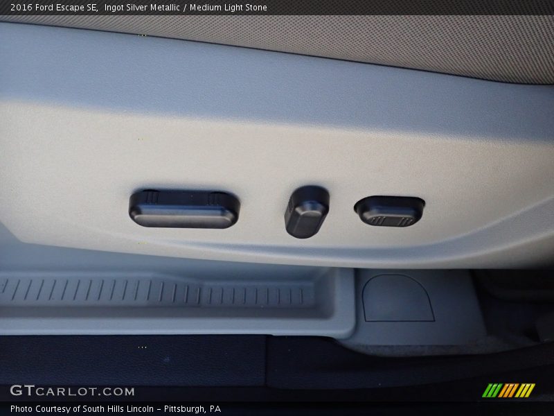 Ingot Silver Metallic / Medium Light Stone 2016 Ford Escape SE
