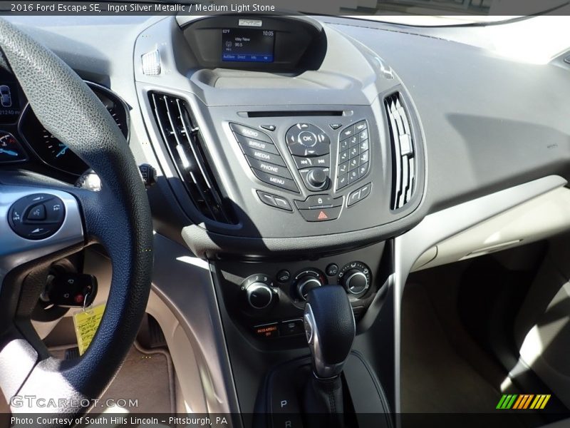 Ingot Silver Metallic / Medium Light Stone 2016 Ford Escape SE