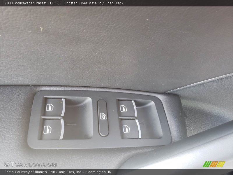 Tungsten Silver Metallic / Titan Black 2014 Volkswagen Passat TDI SE