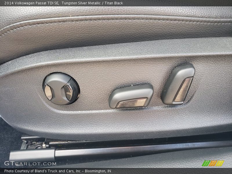Tungsten Silver Metallic / Titan Black 2014 Volkswagen Passat TDI SE
