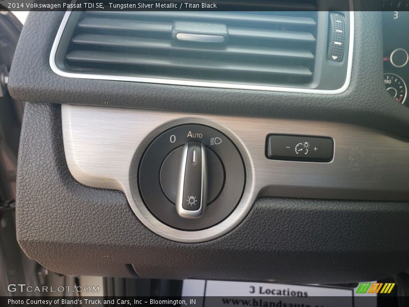 Tungsten Silver Metallic / Titan Black 2014 Volkswagen Passat TDI SE