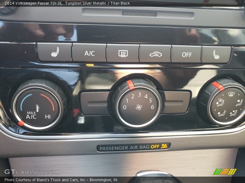 Tungsten Silver Metallic / Titan Black 2014 Volkswagen Passat TDI SE