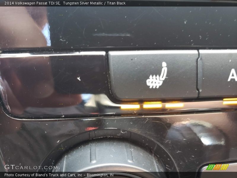 Tungsten Silver Metallic / Titan Black 2014 Volkswagen Passat TDI SE