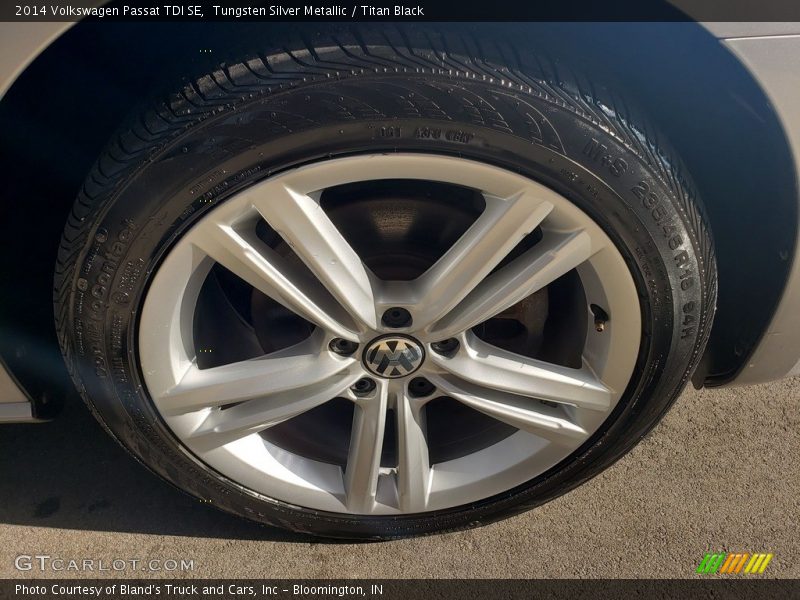 Tungsten Silver Metallic / Titan Black 2014 Volkswagen Passat TDI SE