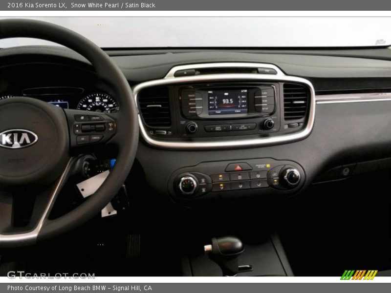 Snow White Pearl / Satin Black 2016 Kia Sorento LX