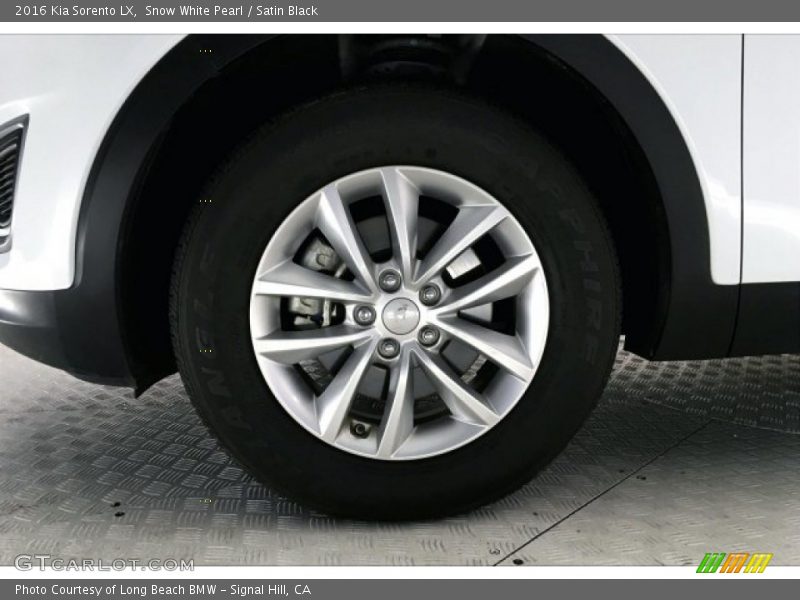 Snow White Pearl / Satin Black 2016 Kia Sorento LX