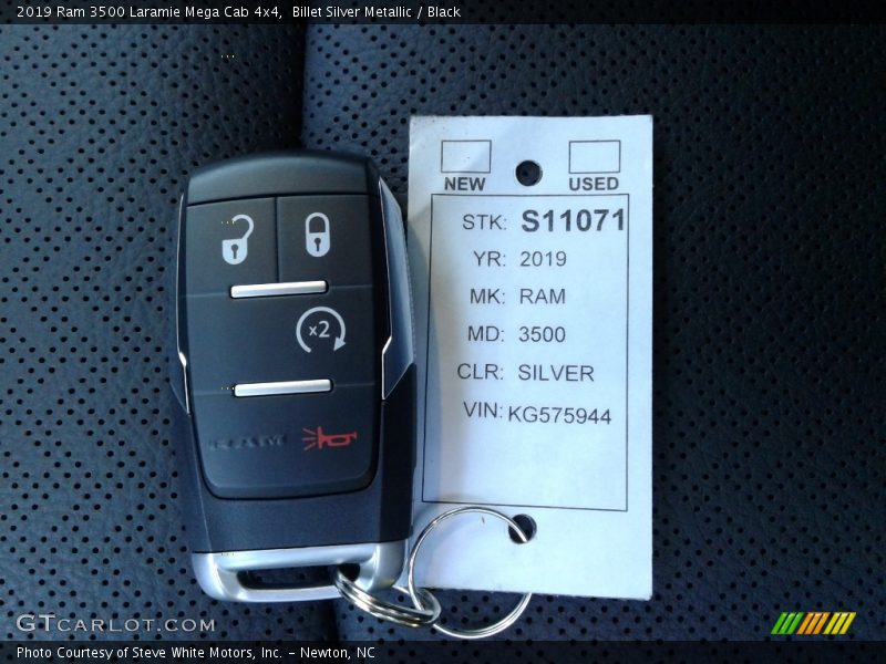 Billet Silver Metallic / Black 2019 Ram 3500 Laramie Mega Cab 4x4