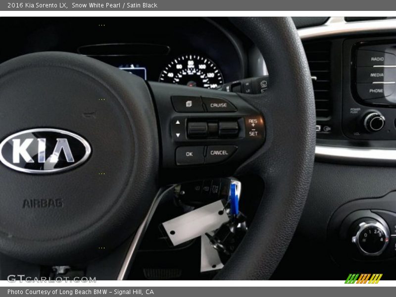Snow White Pearl / Satin Black 2016 Kia Sorento LX