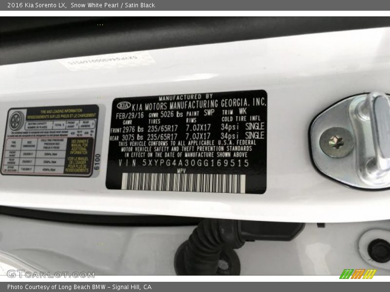 Snow White Pearl / Satin Black 2016 Kia Sorento LX