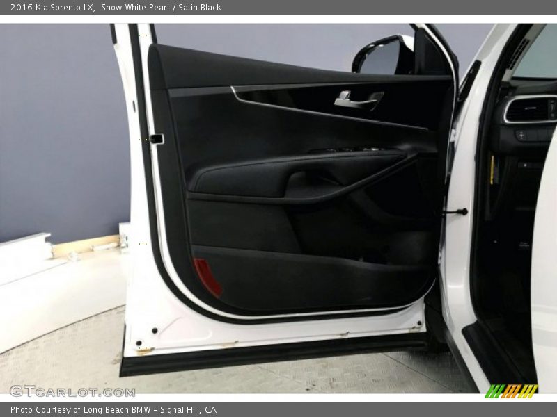 Snow White Pearl / Satin Black 2016 Kia Sorento LX