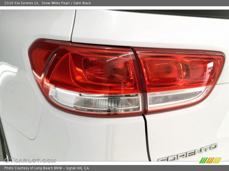 Snow White Pearl / Satin Black 2016 Kia Sorento LX