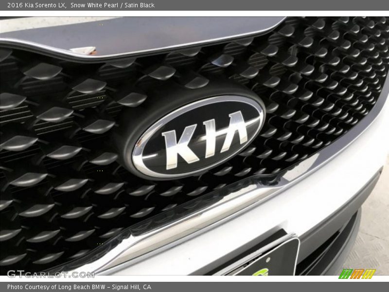 Snow White Pearl / Satin Black 2016 Kia Sorento LX