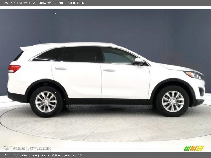 Snow White Pearl / Satin Black 2016 Kia Sorento LX