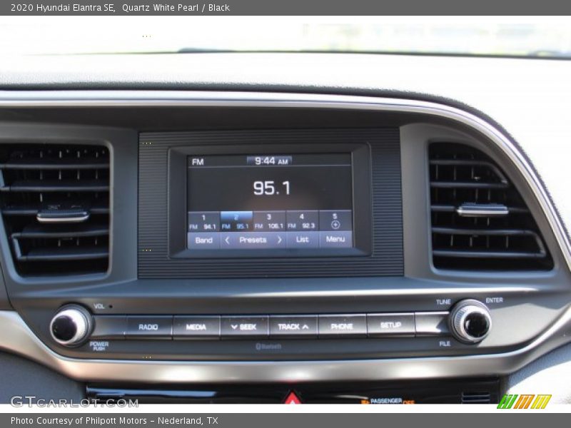 Quartz White Pearl / Black 2020 Hyundai Elantra SE