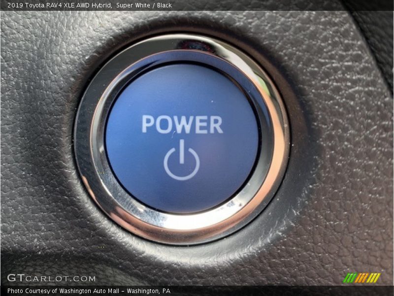 Super White / Black 2019 Toyota RAV4 XLE AWD Hybrid