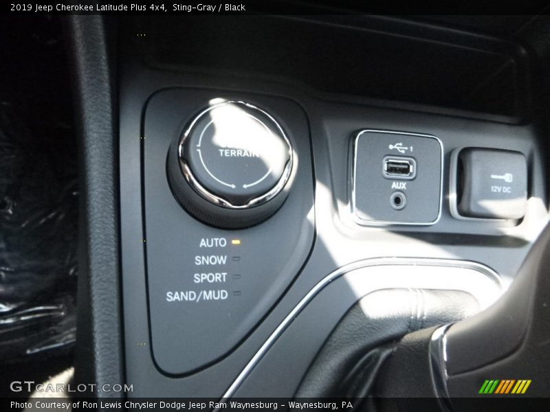 Sting-Gray / Black 2019 Jeep Cherokee Latitude Plus 4x4