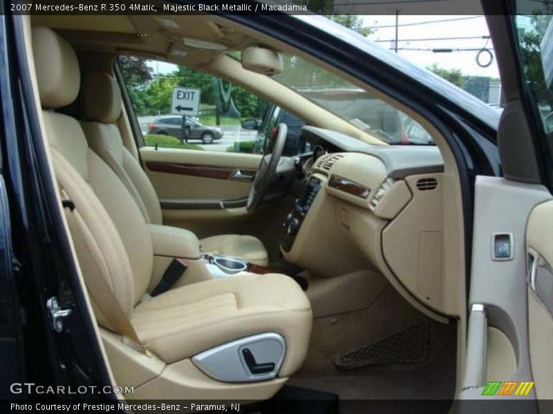 Majestic Black Metallic / Macadamia 2007 Mercedes-Benz R 350 4Matic