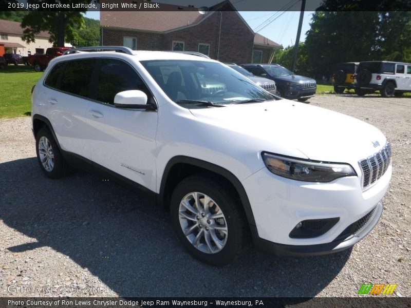 Bright White / Black 2019 Jeep Cherokee Latitude