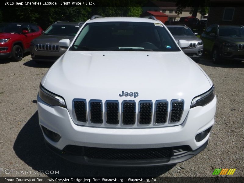 Bright White / Black 2019 Jeep Cherokee Latitude