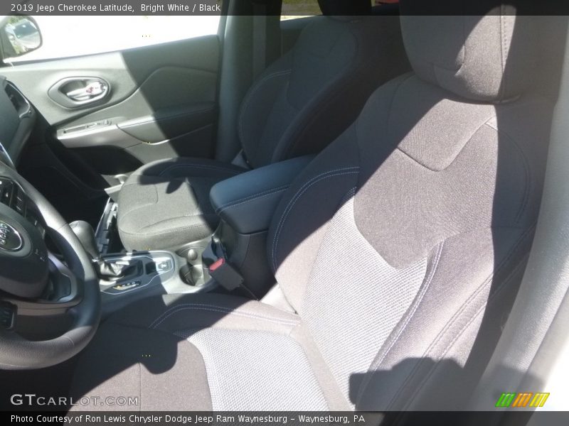 Bright White / Black 2019 Jeep Cherokee Latitude